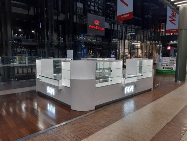 Meble pod indywidualne zlecenia - zgodnie z zapotrzebowaniem, np. wyspy handlowe.