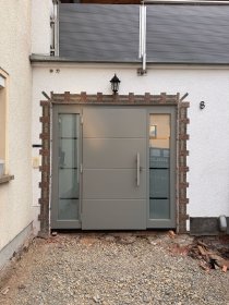 Sprzedaż i montaż drzwi drewnianych.