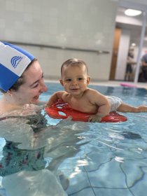 Nauka pływania dla niemowląt - indywidualna i grupowa