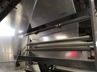 Automat do produkcji toreb ze zgrzewem bocznym z uchwytami