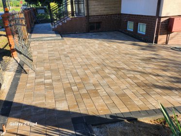 Układanie kostki brukowej