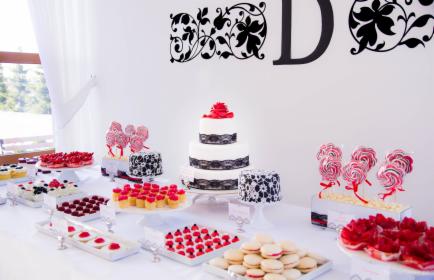 Słodki Stół (Candy Bar) na przyjęcie - weselne, urodzinowe, okolicznościowe itp.