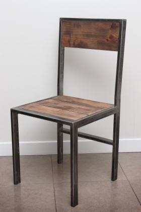 Krzesła z drewna i stali