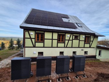 Montaż domowych i przemysłowych systemów grzewczych bazujących na pompach ciepła