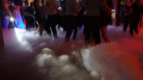 Niski dym - taniech w chmurach do pierwszego tańca