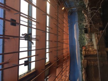 Prace wysokościowe z użyciem technik alpinistycznych.