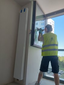 Usuwanie rys z powierzchni szklanych