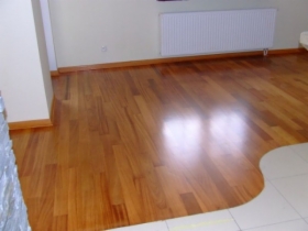 Montaż podłogi, panele