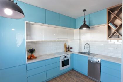 Realizacja projektowania i montażu kuchni pod wymiar ok. 5 m2