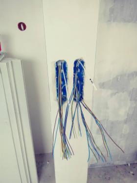 Montaż instalacji elektrycznej w budynkach jednorodzinnych