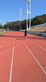 Trening biegowy na stadionie