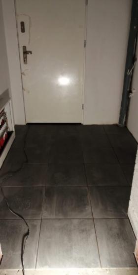 samo układanie płytek bez materiału