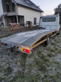 Transport auto lawetą