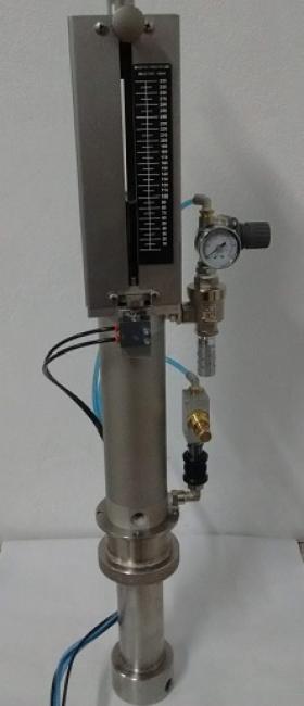 Dozownik tłokowy pneumatyczny