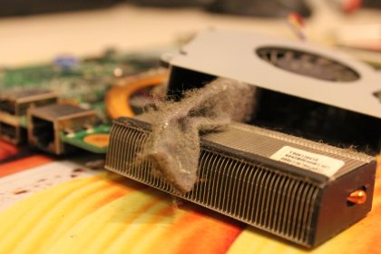 Czyszczenie laptopa konserwacja nowa pasta termoprzewodząca.