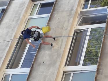 Mycie okien elewacji metodą alpinistyczną, czyszczenie malowanie i remont elewacji
