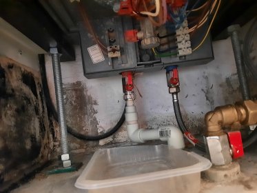 Naprawy wszelkich instalacji hydraulicznych włącznie z podgrzewaczami ciepłej wody