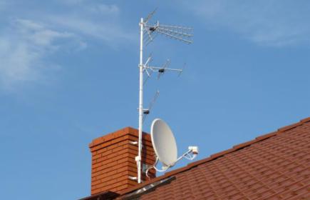 Montaż Anteny Satelitarnej na balkonie