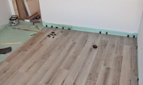 Kompleksowo malowanie i układanie podłóg