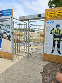 Wynajem budowlanej bramki obrotowej wysokiej