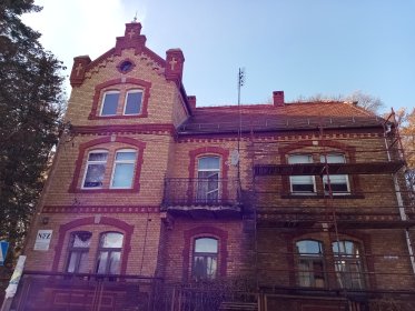 Bezinwazyjne czyszczenie laserowe cegły itp