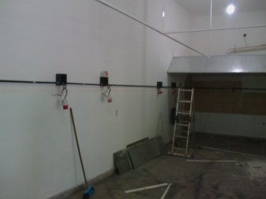 Instalacje elektryczne domowe, komercyjne i przemysłowe.