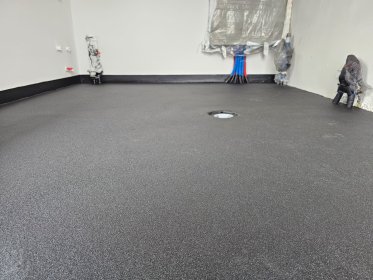 Malowanie polimocznikiem, strukturalne hydrofobowe wykończenie ścian i podłóg