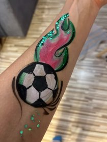 Artystyczne malowanie twarzy