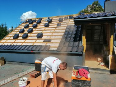 MONTAŻ  POKRYCIA DACHOWEGO