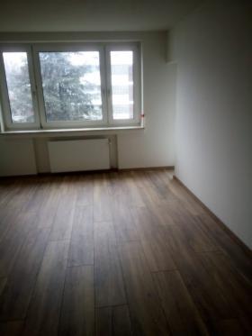 Układanie podłóg: paneli