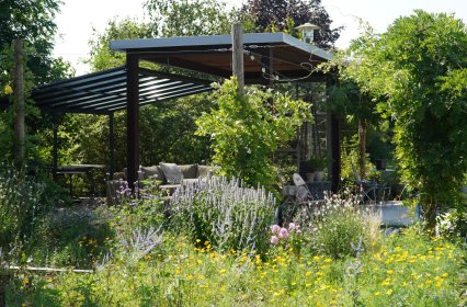 Usługi z zakresu sztuki ogrodowej.