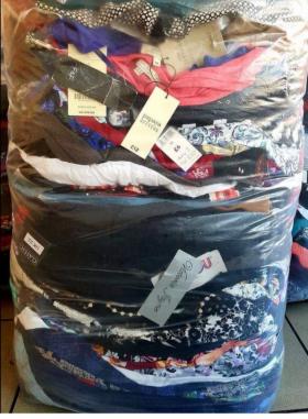 Odziez uzywana, sortowana, cream