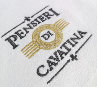 Ręczniki hotelowe z haftowanym logo