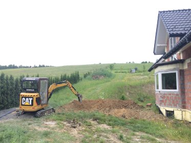 Prace ziemne, zabudowa studni głębinowej.