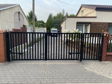 Bramy dwuskrzydłowe i przesuwne