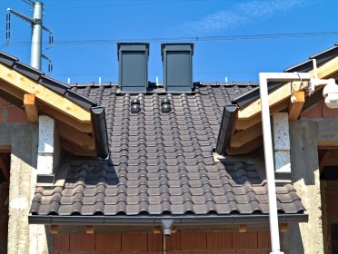 Dekarstwo, blacharstwo (pokryca z blachy plaskiej na rąbek stojący, dachy i elewacje)