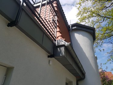 Obróbka blacharska na rąbek, blacharstwo. Dach i elewacja.