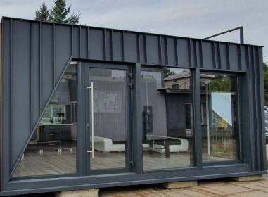 Stolarka aluminiowa - zabudowa zewnętrzna oraz wewnętrzna.