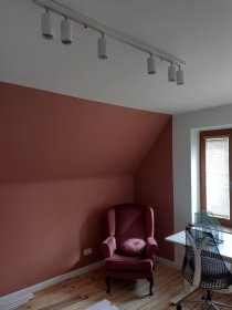 Malowanie i dekorowanie ścian , naprawy pęknięć i ubytków  .