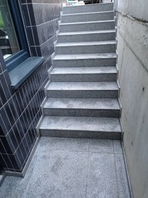 Wykończenie i renowacja schodów granitem