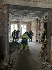 Skuwanie tynków oraz okładzin typu : Kafle glazura itp