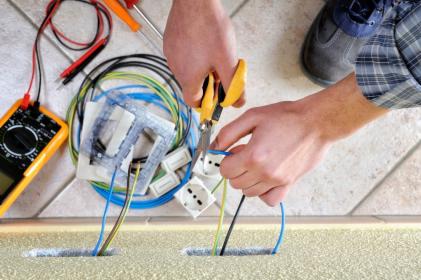 -Montaż instalacji elektrycznych alarmowych , Konserwacja ,Pomiary ,Odbiory, naprawy