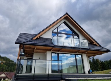 Balustrady z wypełnieniem szklanym