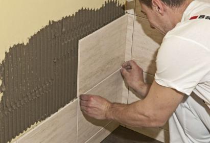 Układanie glazury - płytki 30x30 cm.