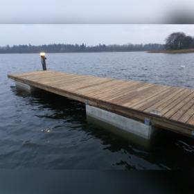 Pomost pływający na pływakach siatkobetonowych