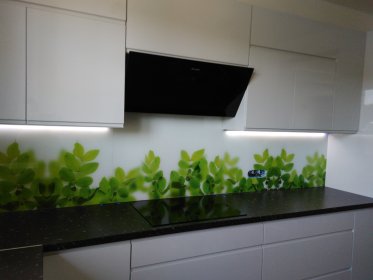 Grafika na szkle, nadruk uv, panele szklane