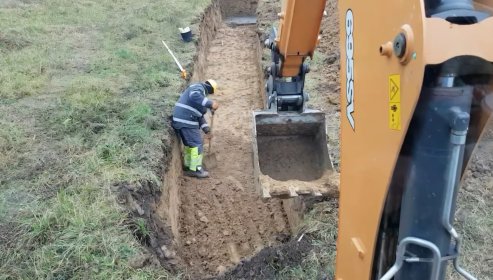 Wykopy pod budowę budynku.