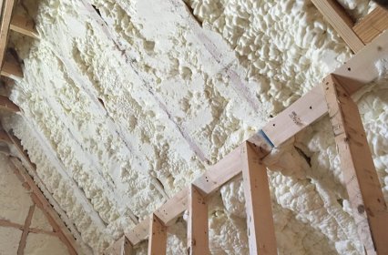 Ocieplenie dachów / stropów - piana pur .