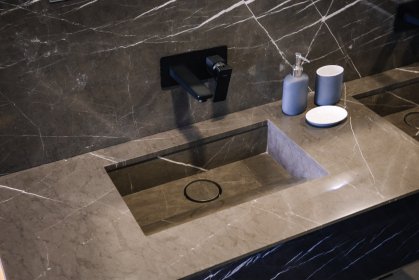 Umywalki nablatowe, podblatowe z Kamienia