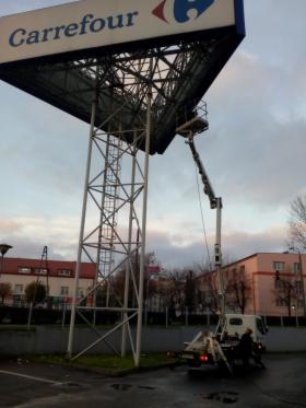 Usługi specjalistyczne: mycie okien, pranie wykładzin i mebli, prace na wysokości